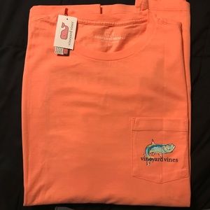 vineyard vines pocket tee with tags